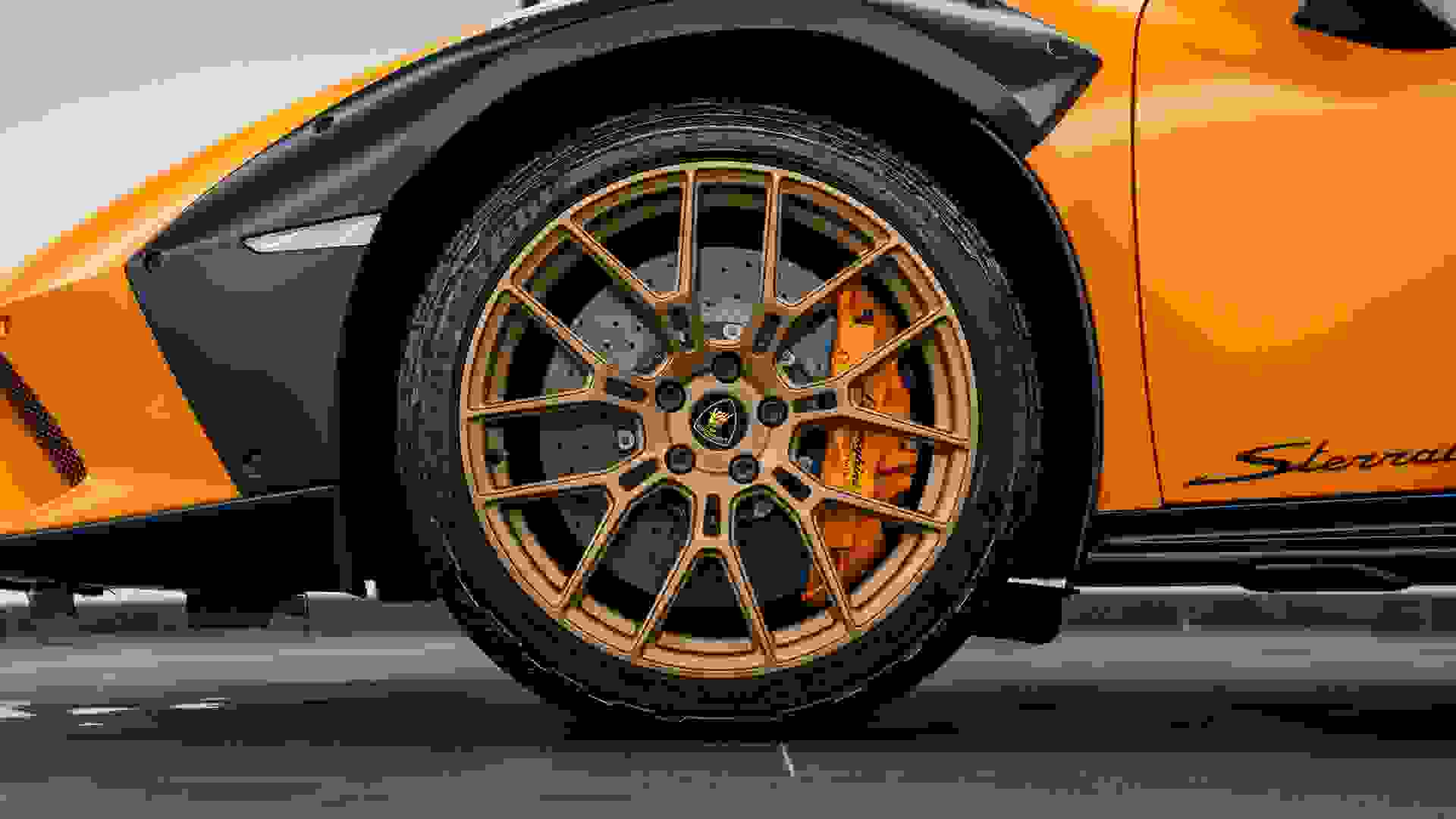 Lamborghini HURACAN Photo 8d6986fa-87be-4b56-b734-a60117503151.jpg