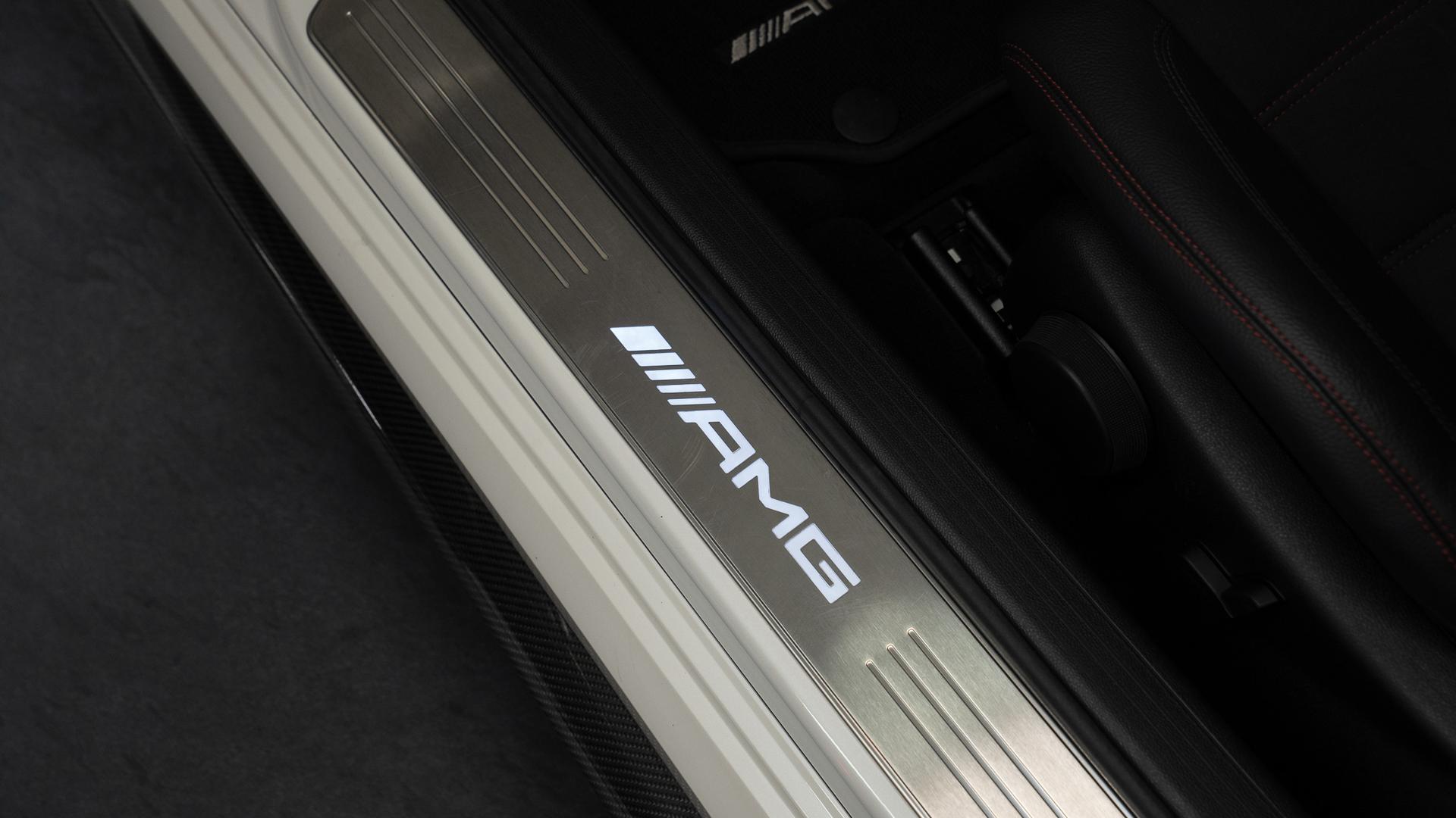 Mercedes-Benz C63 AMG Photo 8d69a0ce-1b73-4cf7-8aa8-521a1609da2b.jpg