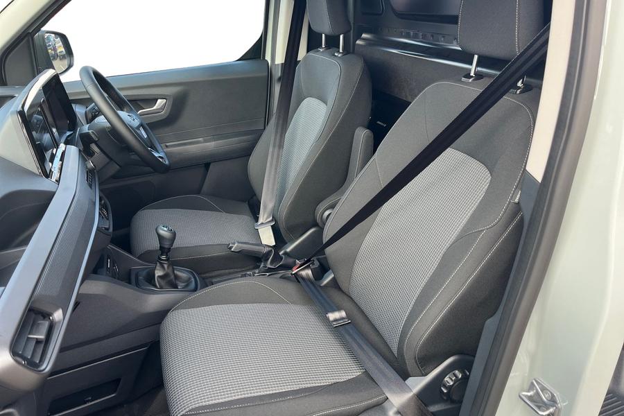 Ford TRANSIT COURIER Photo 8d7a47e2-9644-4b42-a09e-c04de64ba328.jpg