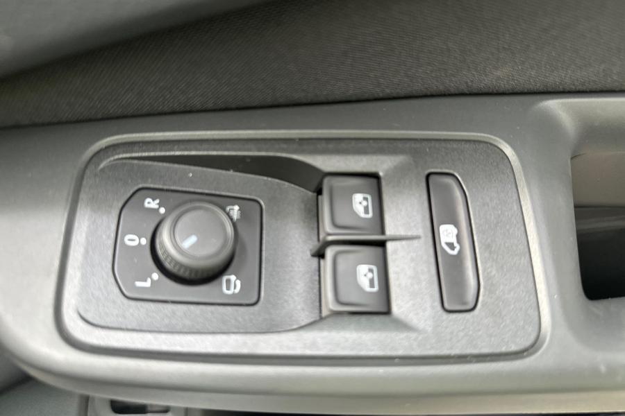 Ford TRANSIT CONNECT Photo 8d82761e-58ca-4cf3-9fd8-9158ed503aba.jpg