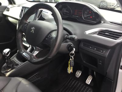 Peugeot 208 Photo 18