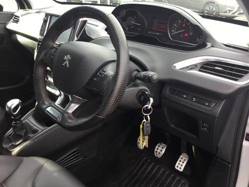 Peugeot 208 Photo 8d863046-1e55-4cbc-bf1f-abd20e243b5f.JPG