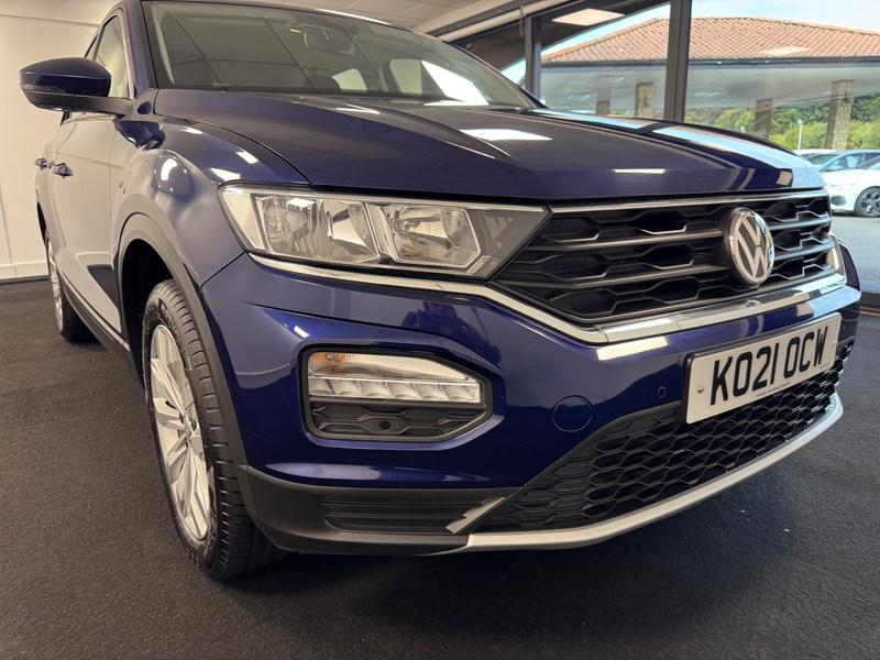 Volkswagen T-Roc Photo 8d89e1ad-9095-49b4-b640-e24a097f9e16.jpg