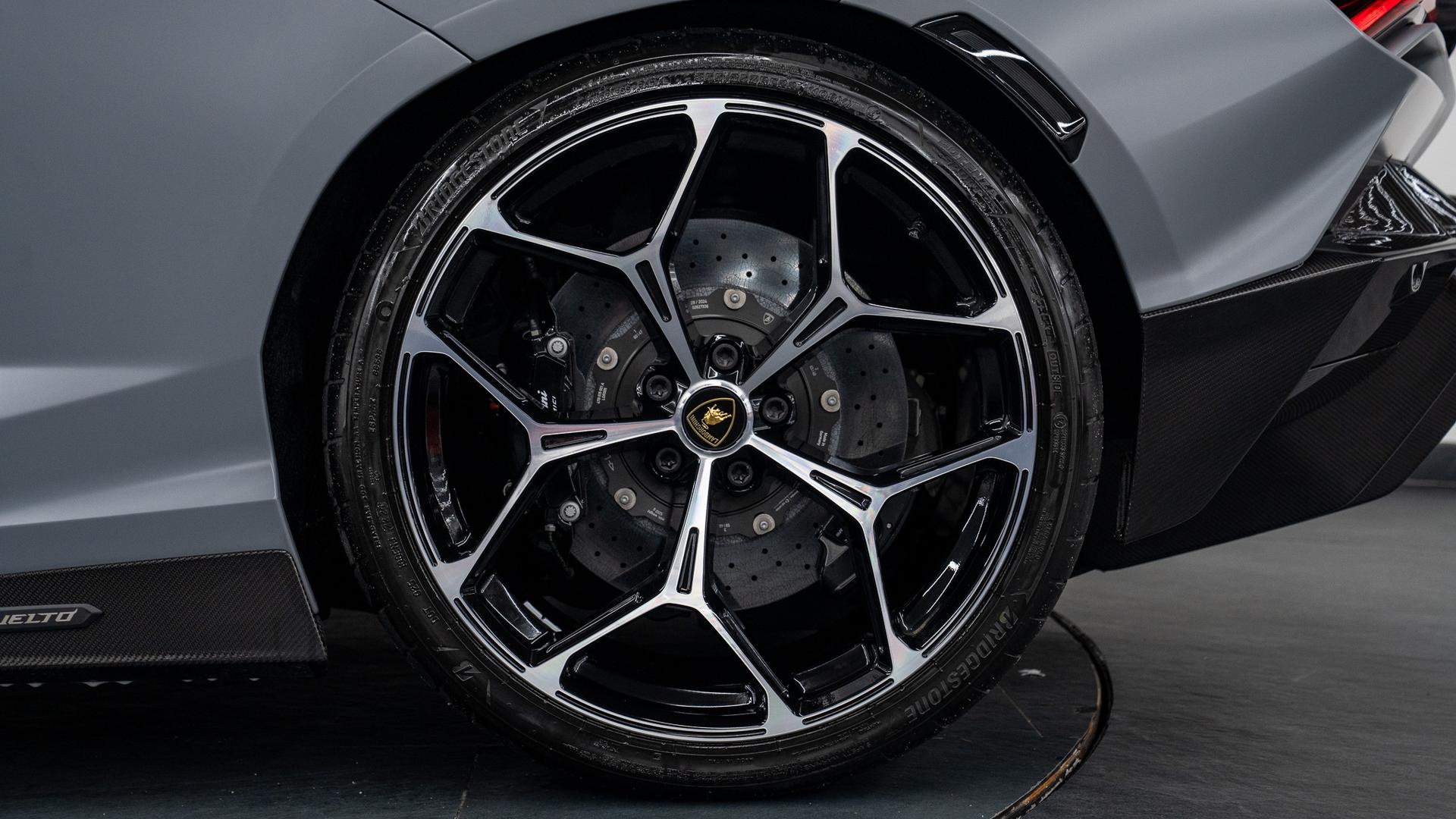 LAMBORGHINI Revuelto Photo 8d9872cb-2998-4256-b106-3915448ea964.jpg