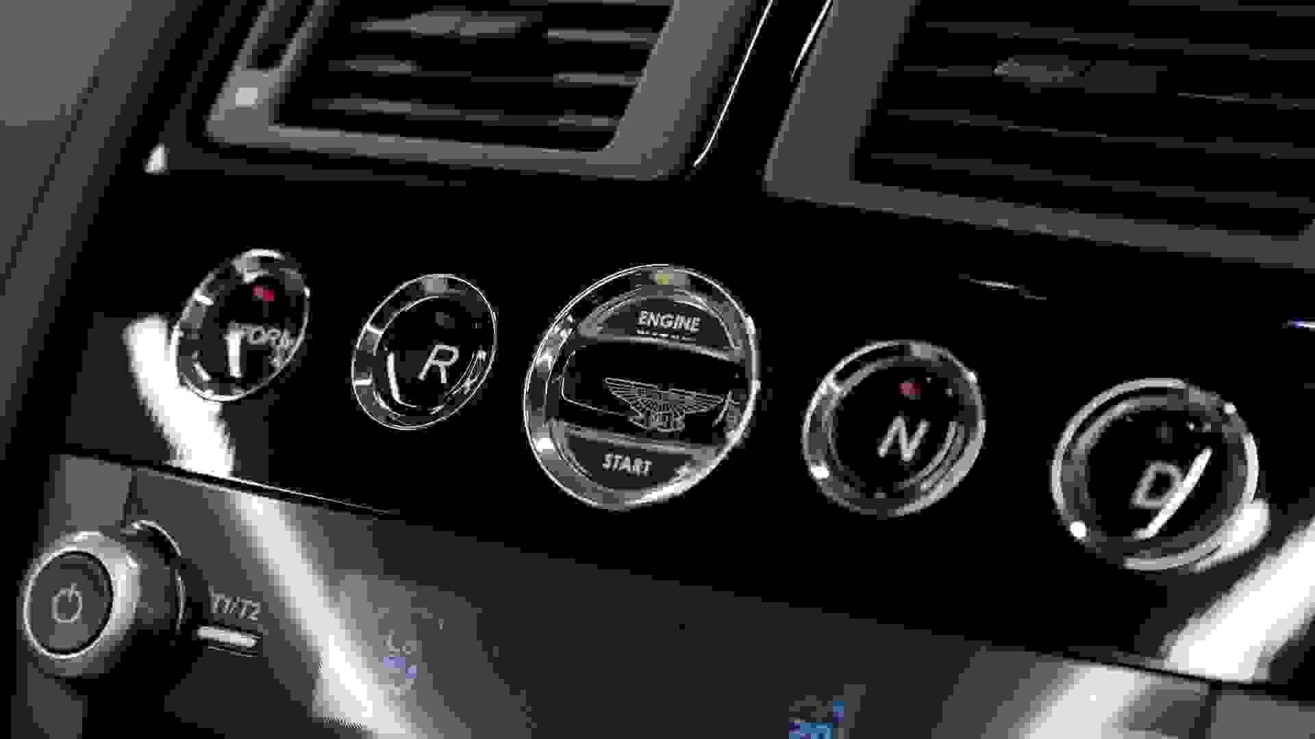 Aston Martin V8 Vantage Photo 8d9a32f3-f72a-4917-a604-81b7c3141860.jpg