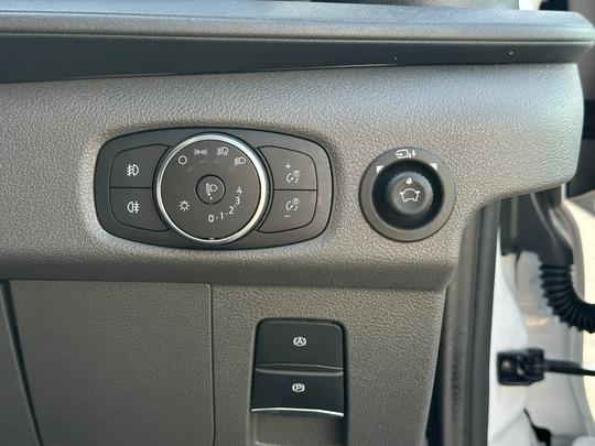 Ford Transit Photo 8db11234-f0f0-4a3e-896f-ee6c5fc925fd.jpg