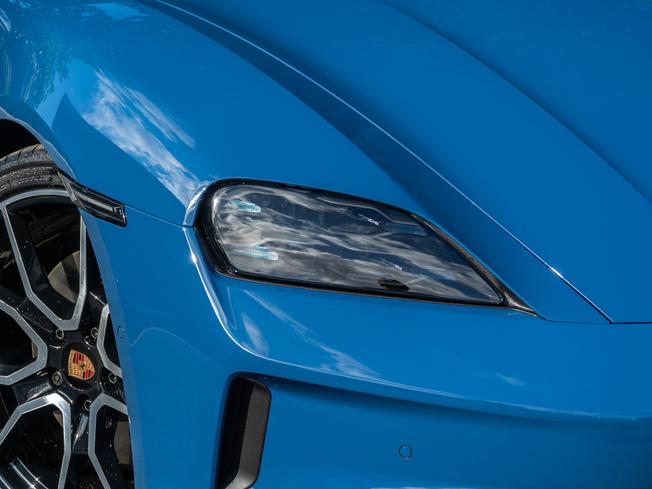 PORSCHE Taycan Photo 32