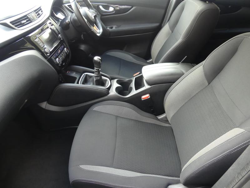 Nissan Qashqai Photo 8dc0360f-6a5c-4a97-b160-24ea95b954bd.jpg