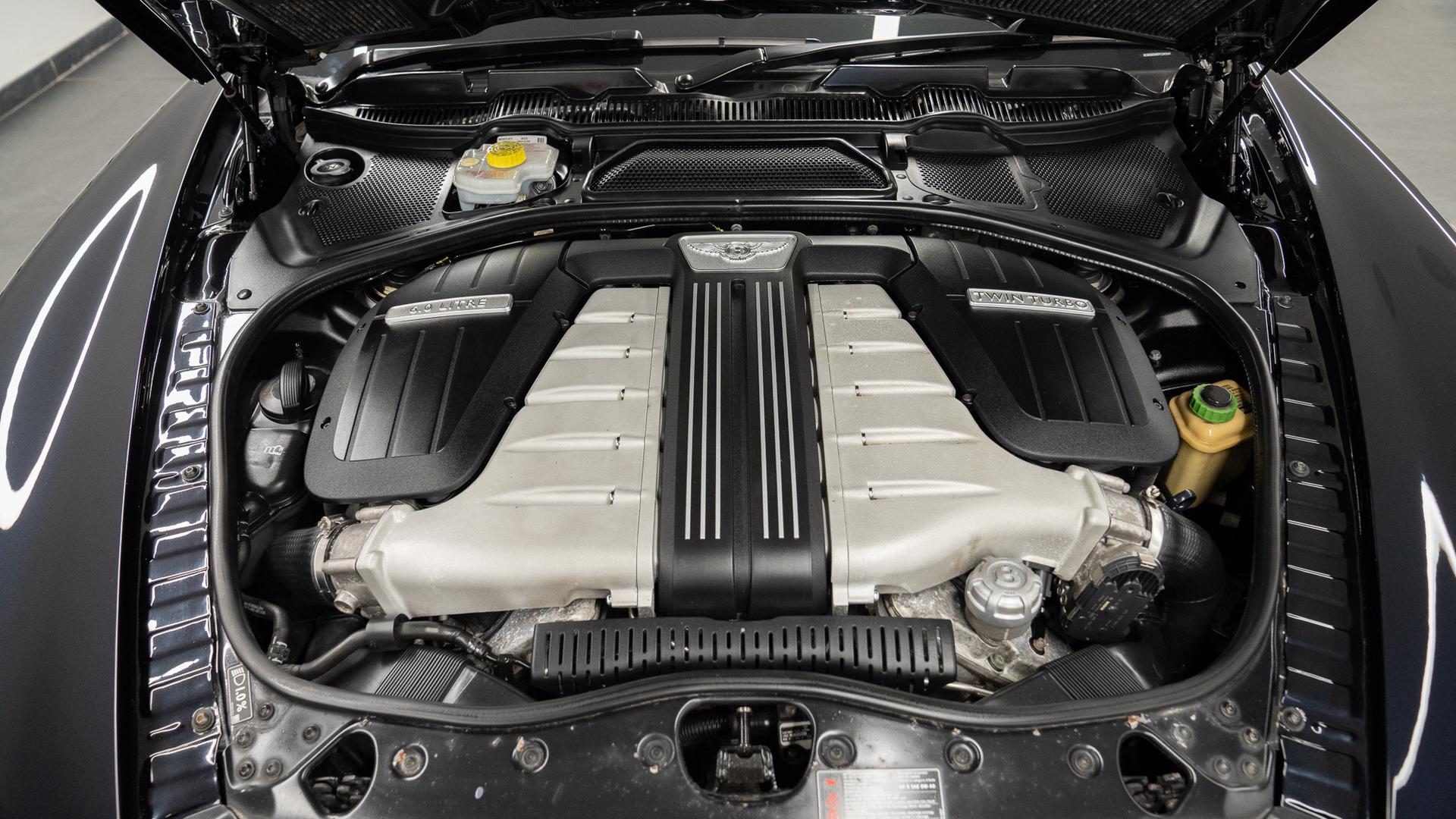 Bentley Flying Spur Photo 8dc1a4ac-f8f0-4b01-8141-3bb2e4b9a015.jpg