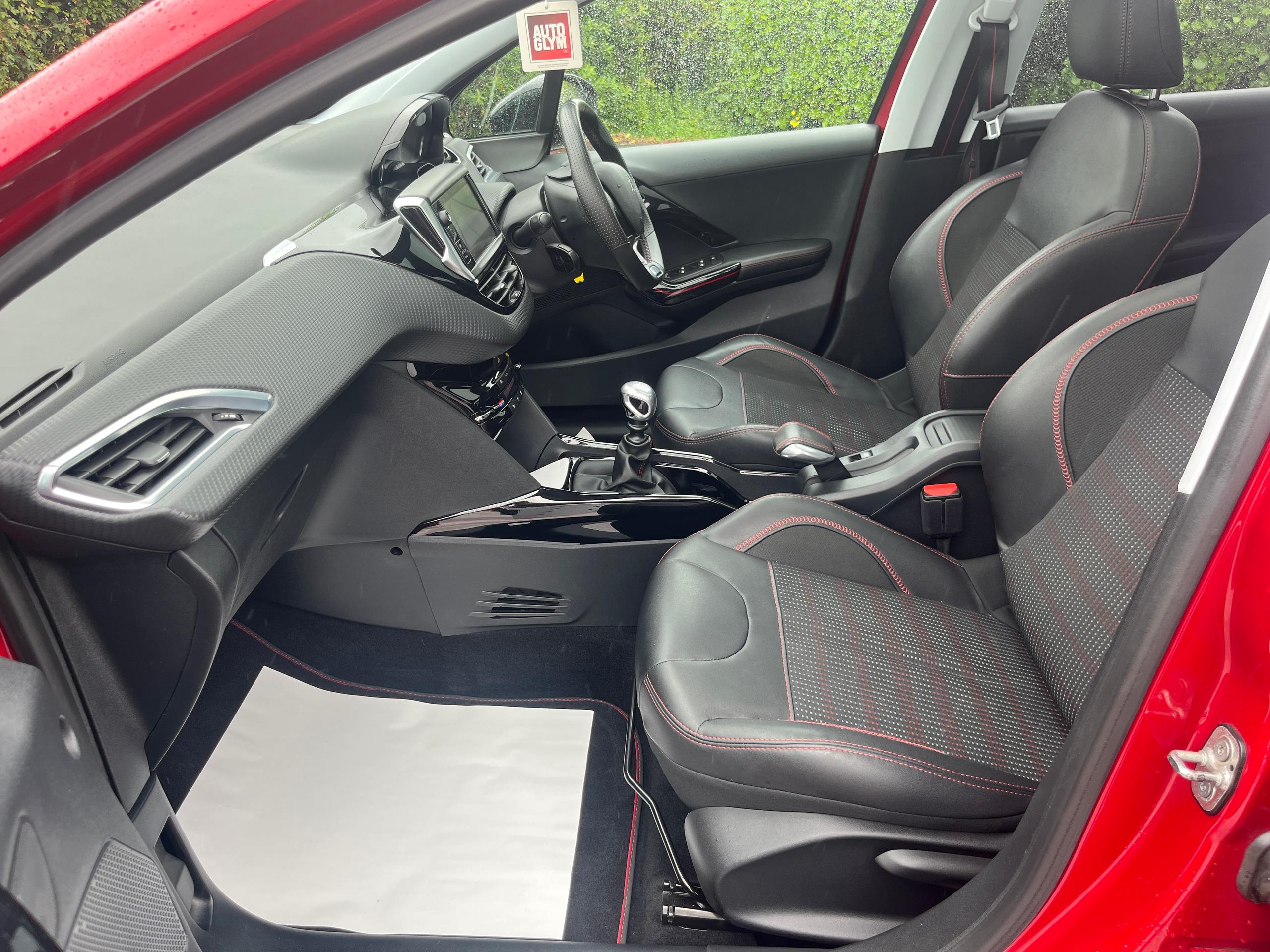Peugeot 2008 Photo 13