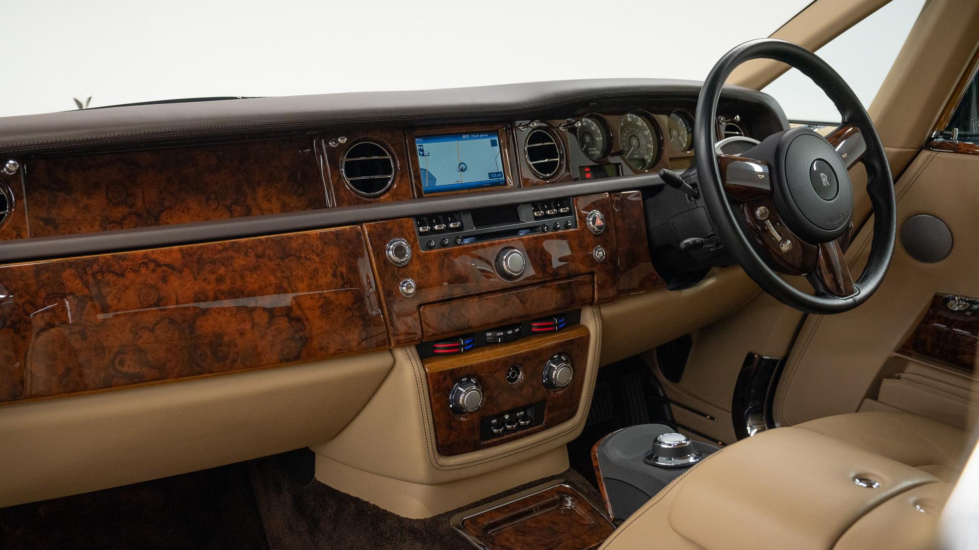 Rolls-Royce Phantom Photo 8dcbabf2-d7bd-493c-806f-5cd7dd7247c0.jpg