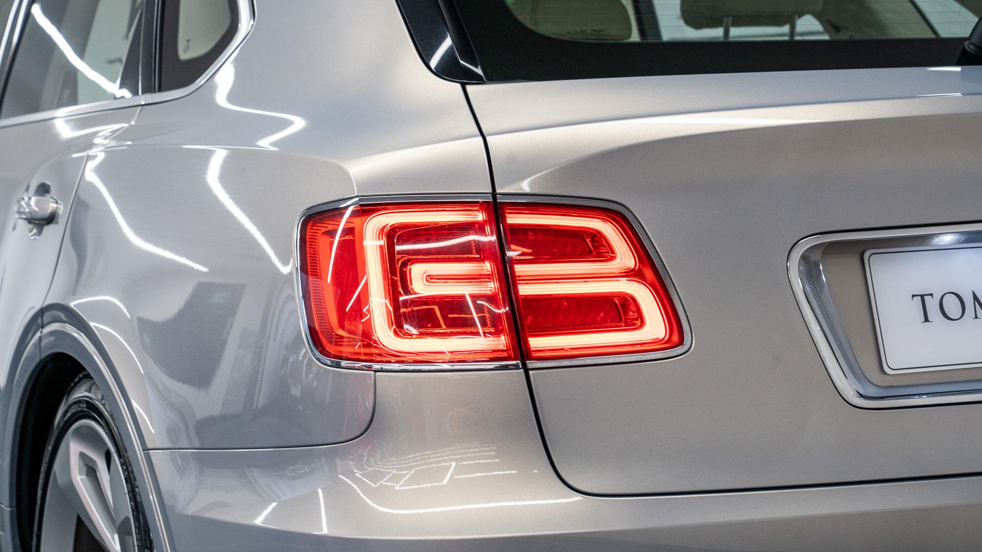 Bentley Bentayga Photo 8de6f2a6-334e-4686-b4ab-97235b8a5af5.jpg