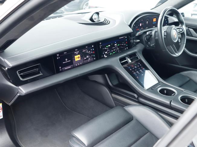 PORSCHE Taycan Photo 41