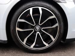 PORSCHE Taycan Photo 4