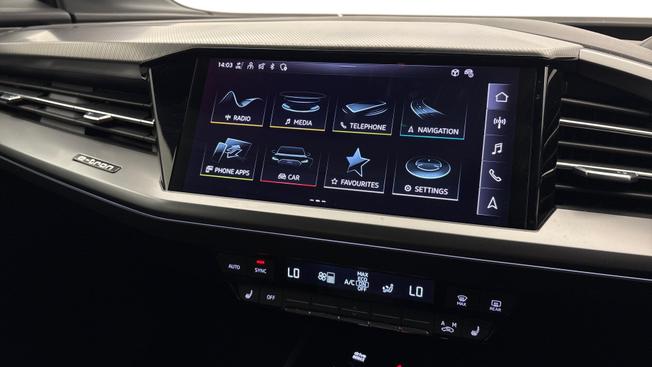 Audi Q4 e-tron Photo 8