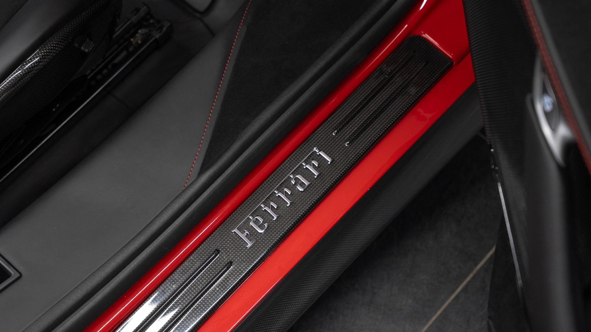 Ferrari SF90 Photo 8e2606c8-5ca2-43e7-837f-0fd926b42e9d.jpg