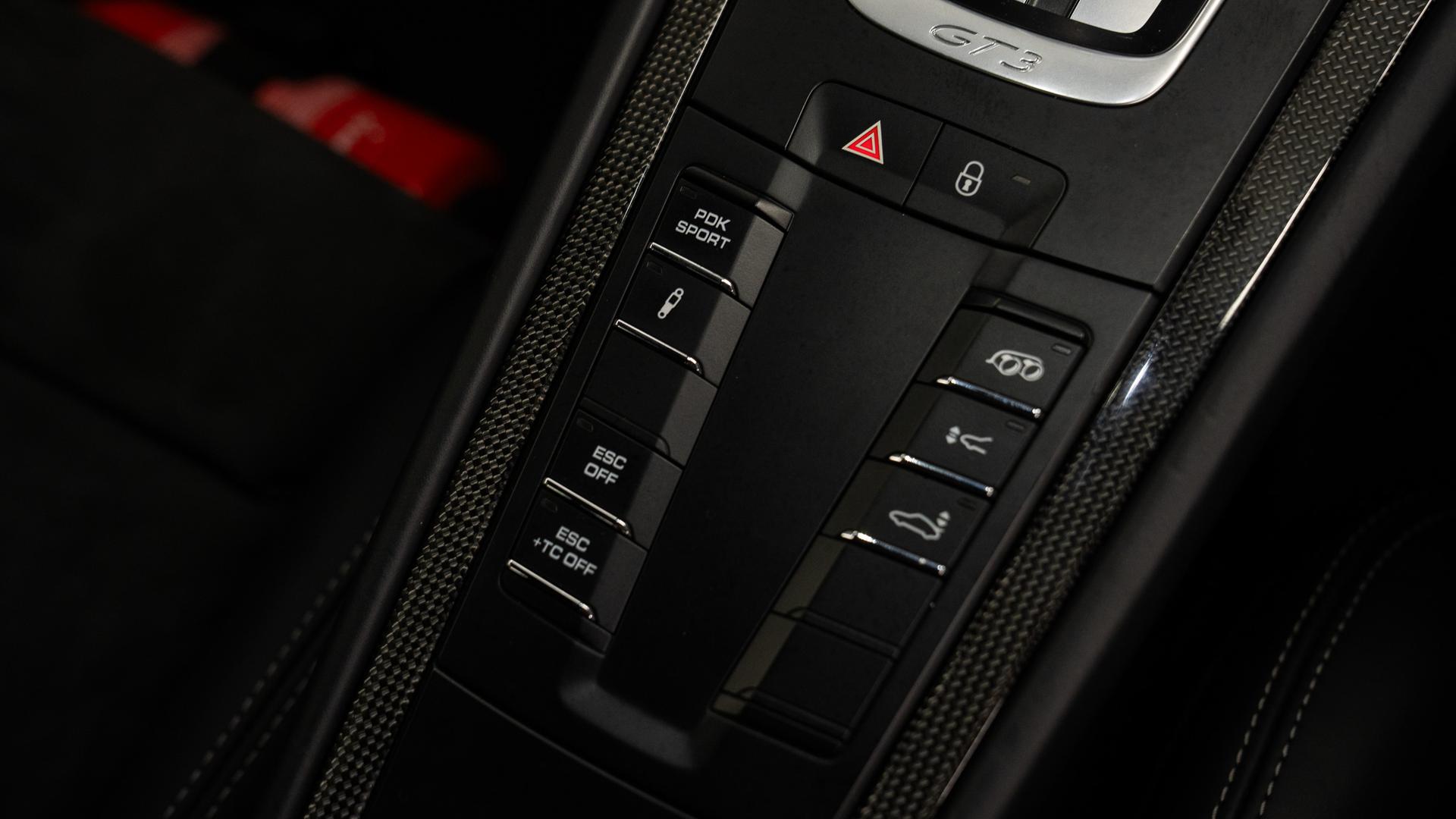 Porsche 911 Photo 8e53bf17-3cd4-419b-9f31-d344192cfe6d.jpg