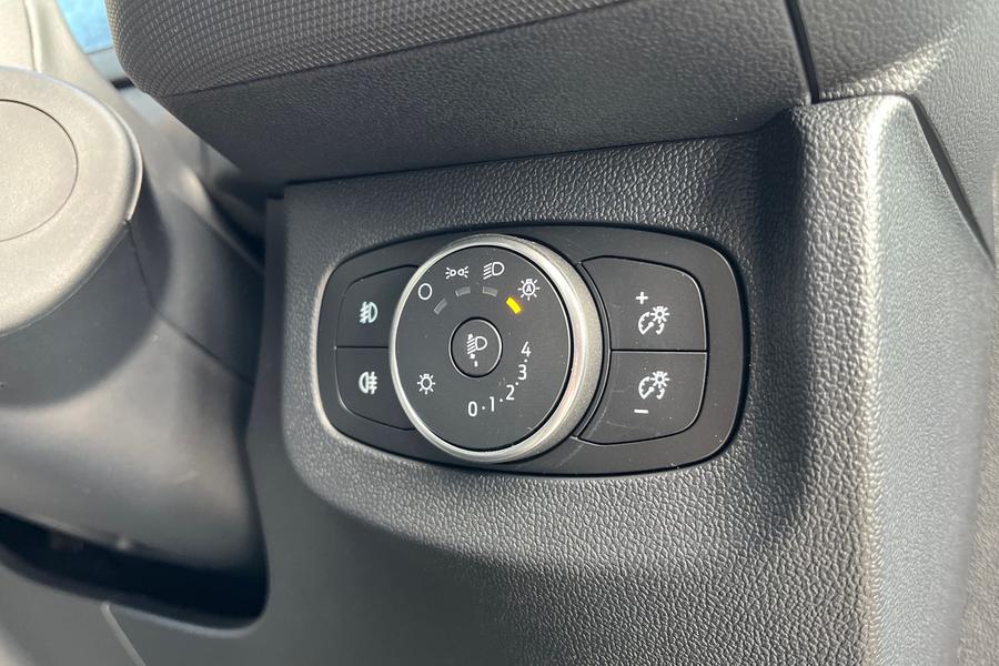 Ford E-TRANSIT COURIER Photo 8e69f806-2b5e-4554-8b32-70bf15bbc386.jpg