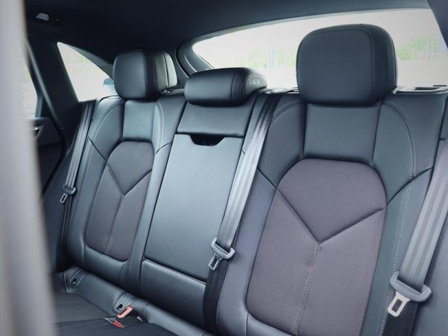 PORSCHE Macan Photo 28