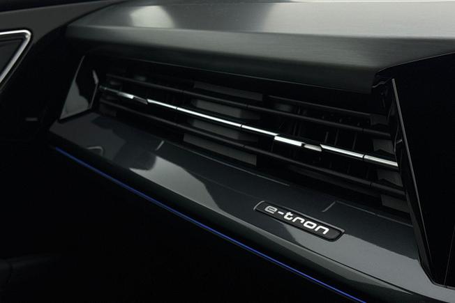 AUDI  Q4 Photo 30