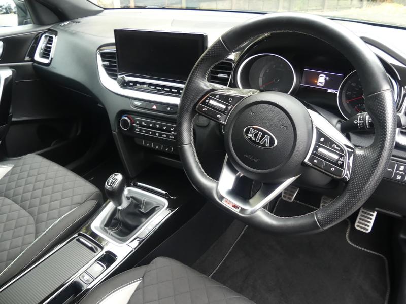 Kia ProCeed Photo 8e9e1e85-68e9-4a99-b599-cc02e06d9f5c.jpg