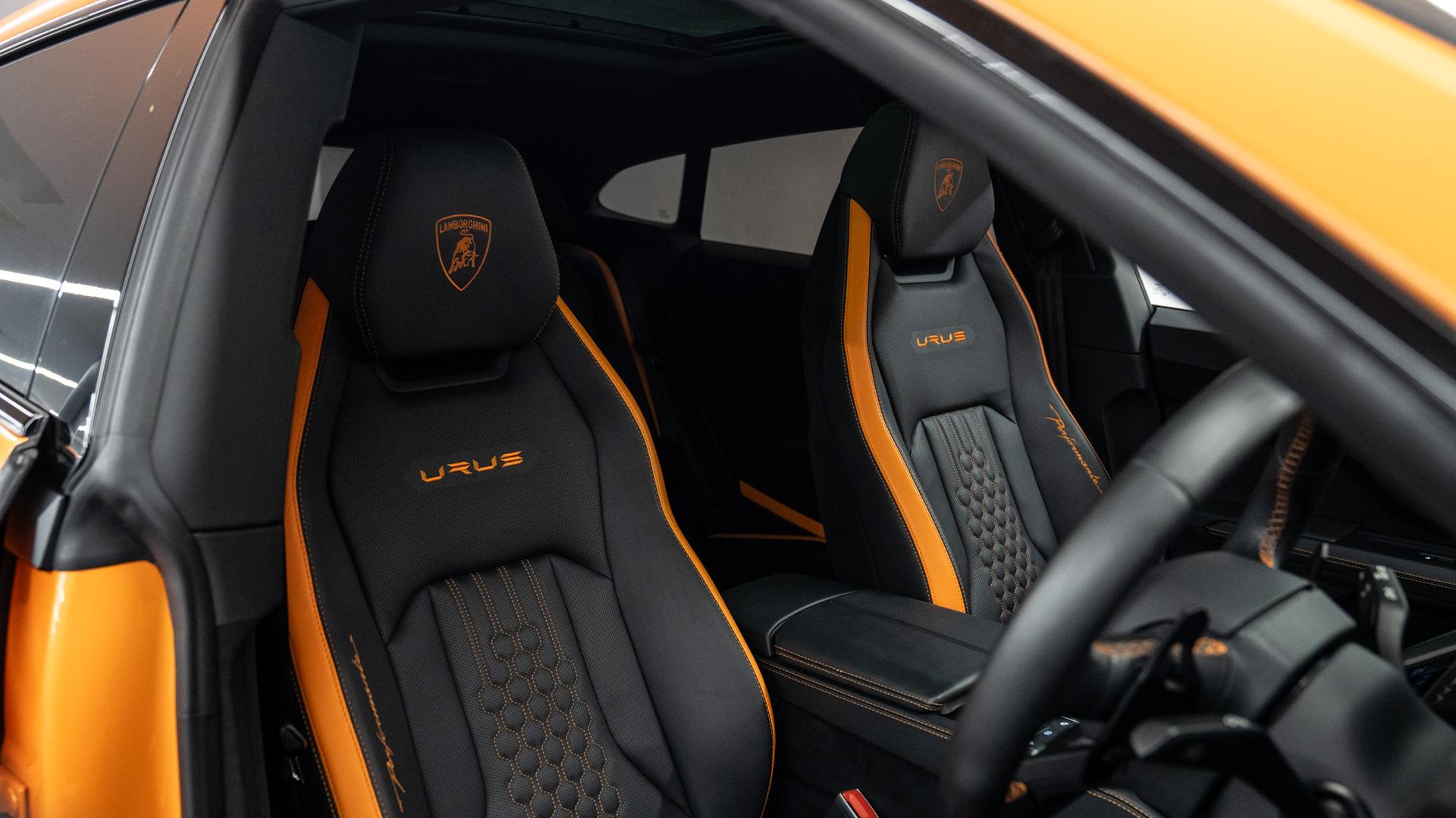 LAMBORGHINI Urus Photo 8eb82f6f-b4da-45b7-aebc-fb0c473f009b.jpg