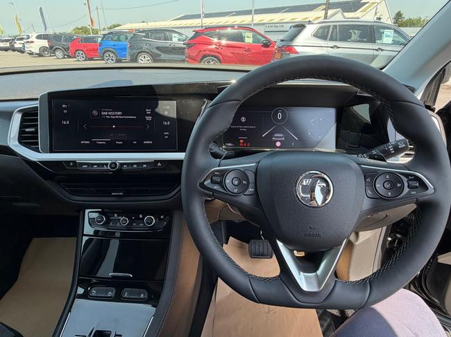 Vauxhall Grandland Photo 8ed4d29b-a5bd-4a3d-8da0-7ba33e96a562.jpg
