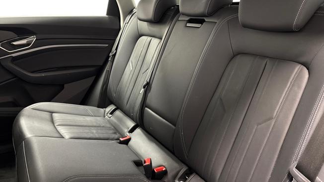 Audi Q8 e-tron Photo 7