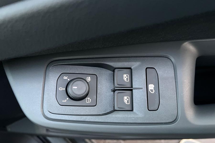 Ford TRANSIT CONNECT Photo 8f18d2c1-8fdf-4a68-9b7b-f7aae9d48cbd.jpg