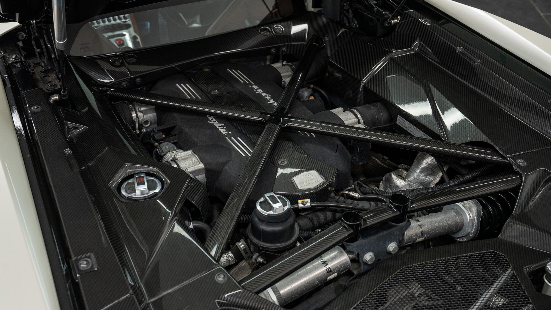 LAMBORGHINI Aventador Photo 8f1f4b94-cc22-4b12-b5d1-ece1557bb7b4.jpg