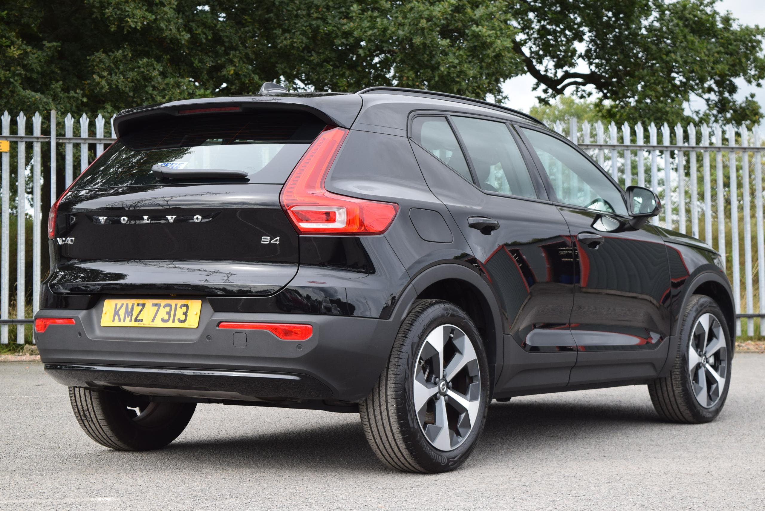 2026 VOLVO XC40 2.0 B4P Plus Dark 5dr Auto - vehicle photo 4 for sale on PureCar