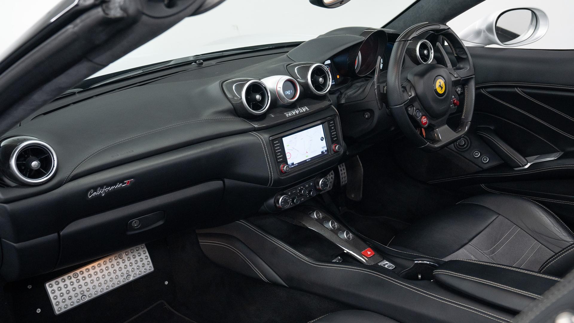 Ferrari California Photo 8f36cc31-622c-40ee-9785-09f8a0d6a7fa.jpg