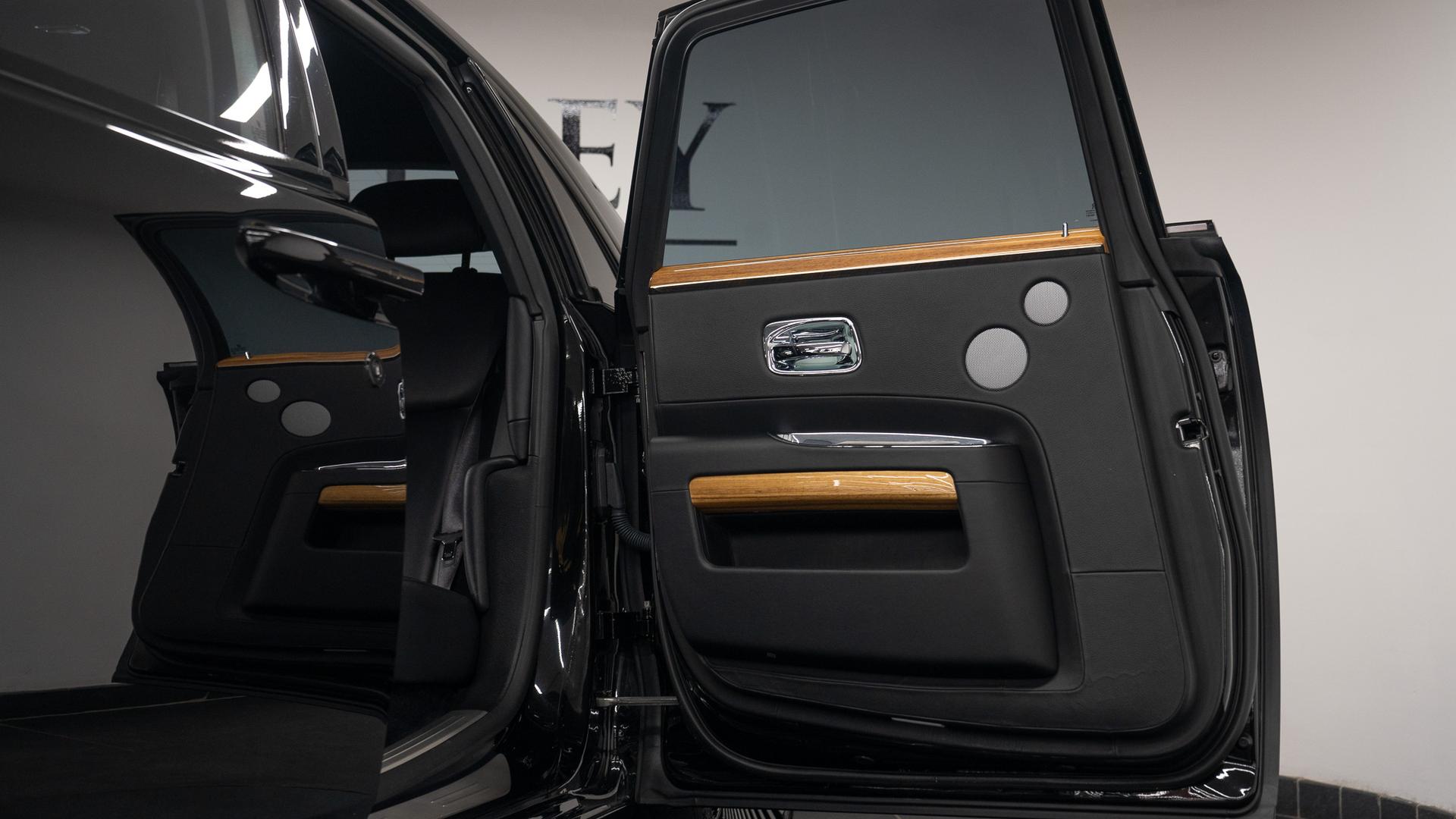 Rolls-Royce Ghost Photo 8f3b9758-4f34-4705-a554-2e5d222fe40f.jpg