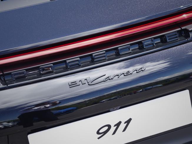 PORSCHE 911 Photo 13