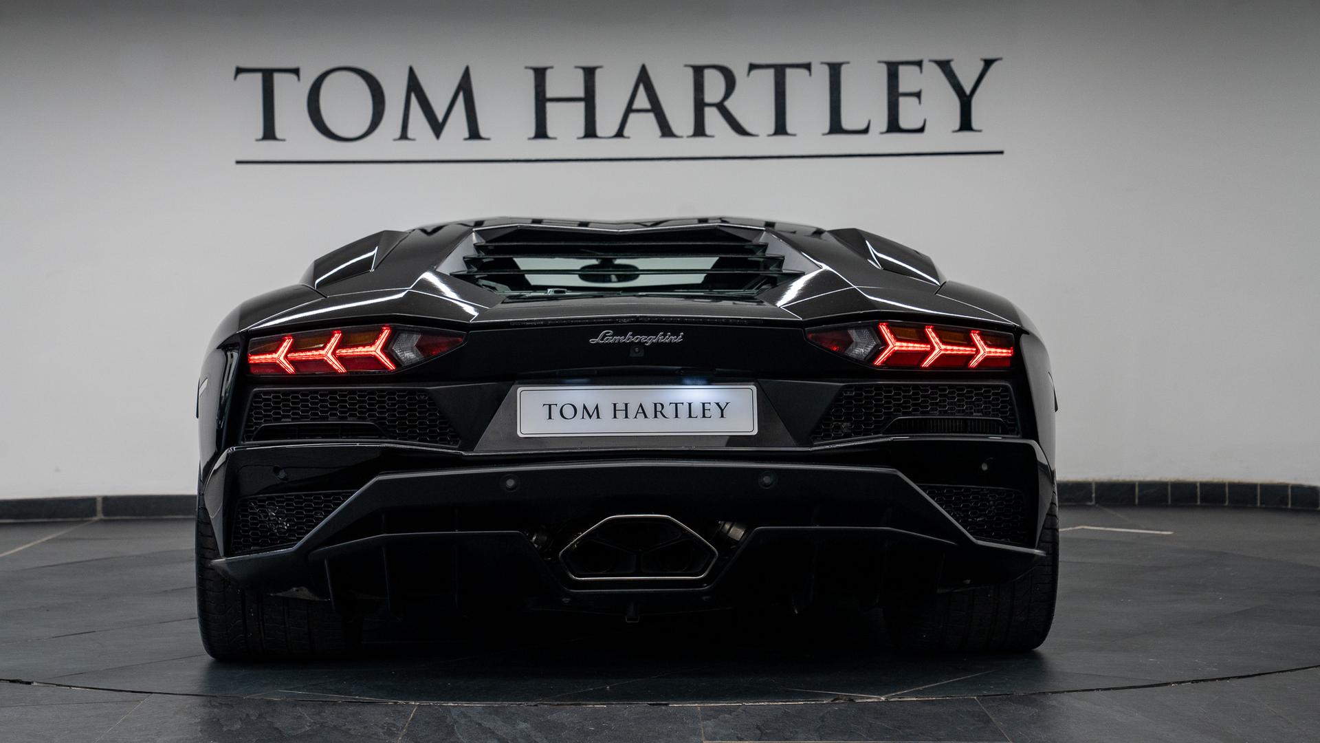 LAMBORGHINI Aventador Photo 8f46a4d6-a19e-4090-85e3-c37f57e98d2f.jpg
