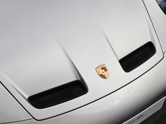 PORSCHE 911 Photo 16