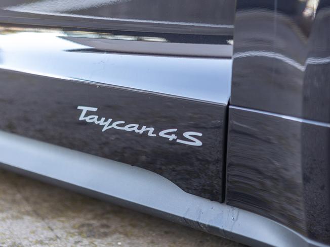 PORSCHE Taycan Photo 34