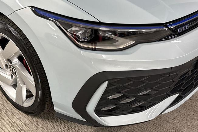 VOLKSWAGEN Golf Photo 19