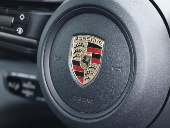 PORSCHE Taycan Photo 23