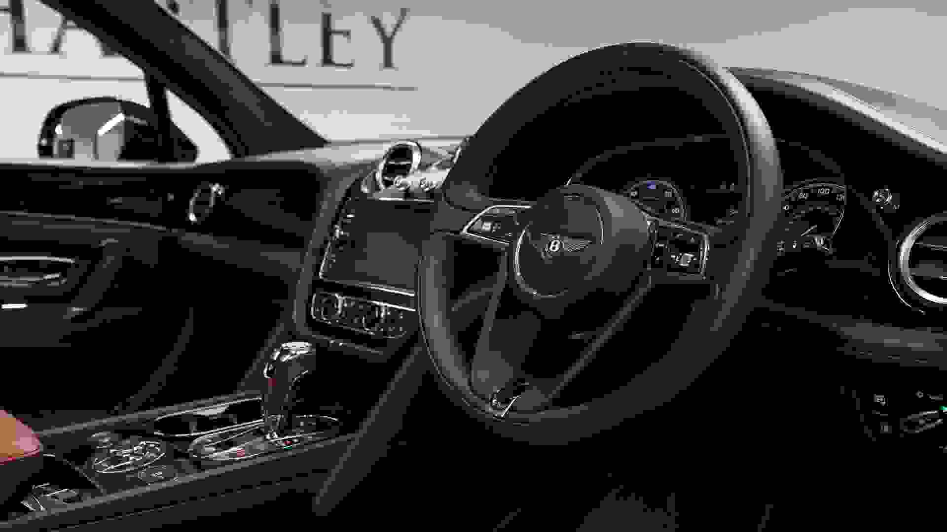 Bentley Bentayga V8 Centenary Edition Photo 8f5f84eb-2e21-45ad-843b-3d45c8c2a5c2.jpg