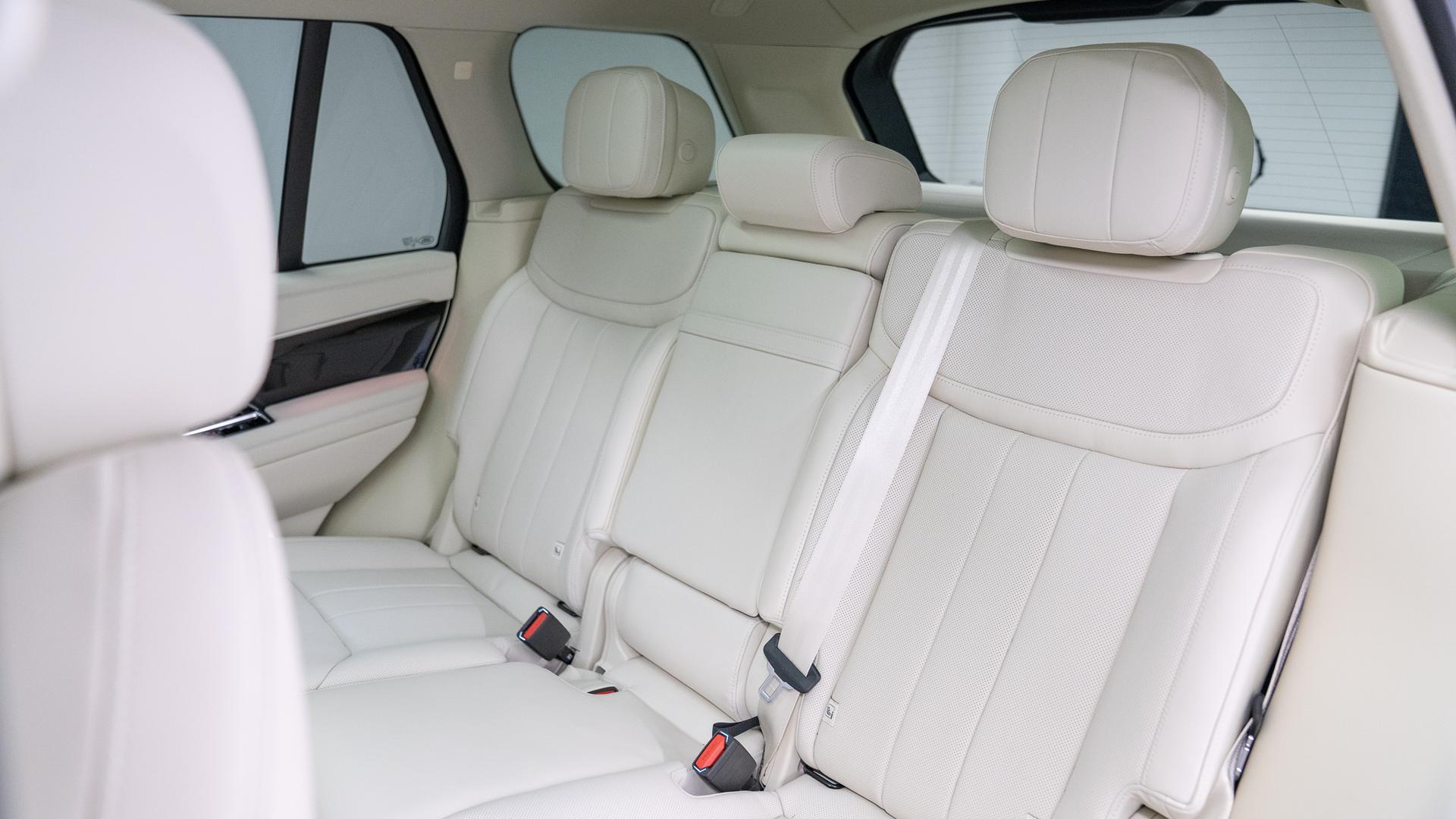 Land Rover RANGE ROVER Photo 8f67bc06-cc39-4786-b47b-4da281cc7b07.jpg