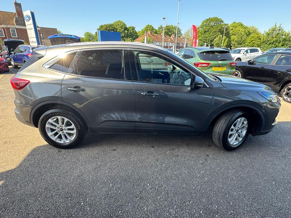 Ford Kuga Photo 8f6a1dc2-092e-4495-aac0-3cabeb4c71fa.jpeg