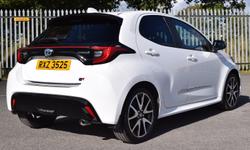 Toyota YARIS Photo 3