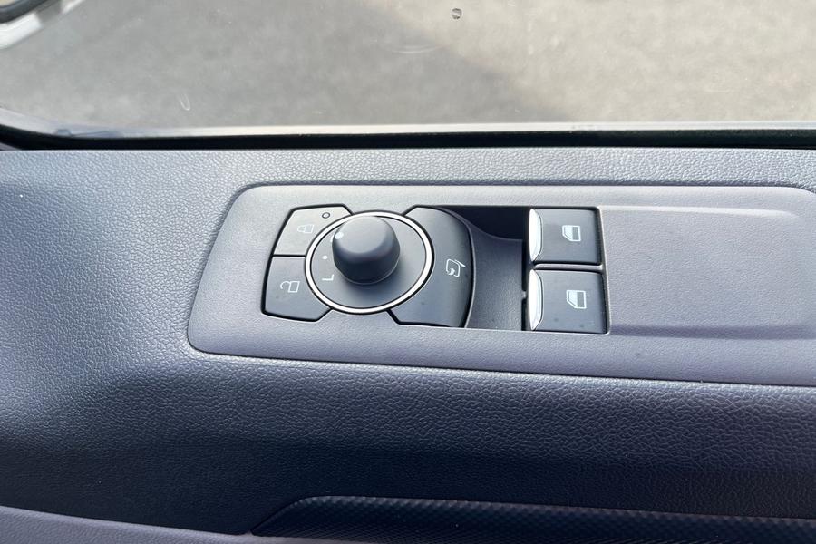 Ford TRANSIT CUSTOM Photo 8f7c927e-84b0-49eb-b64b-ec2629492648.jpg