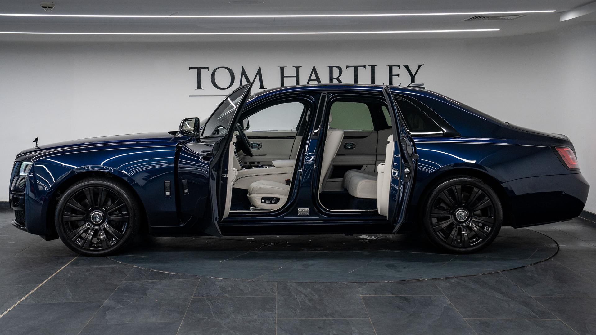 Rolls-Royce Ghost Photo 8f7ee6a7-728f-4b1f-9c39-446c0f8c134f.jpg
