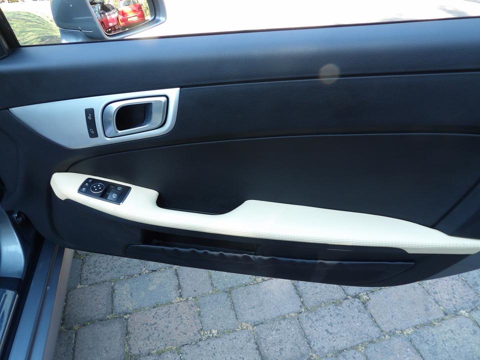 Used Mercedes-Benz SLK YF64CFY 11