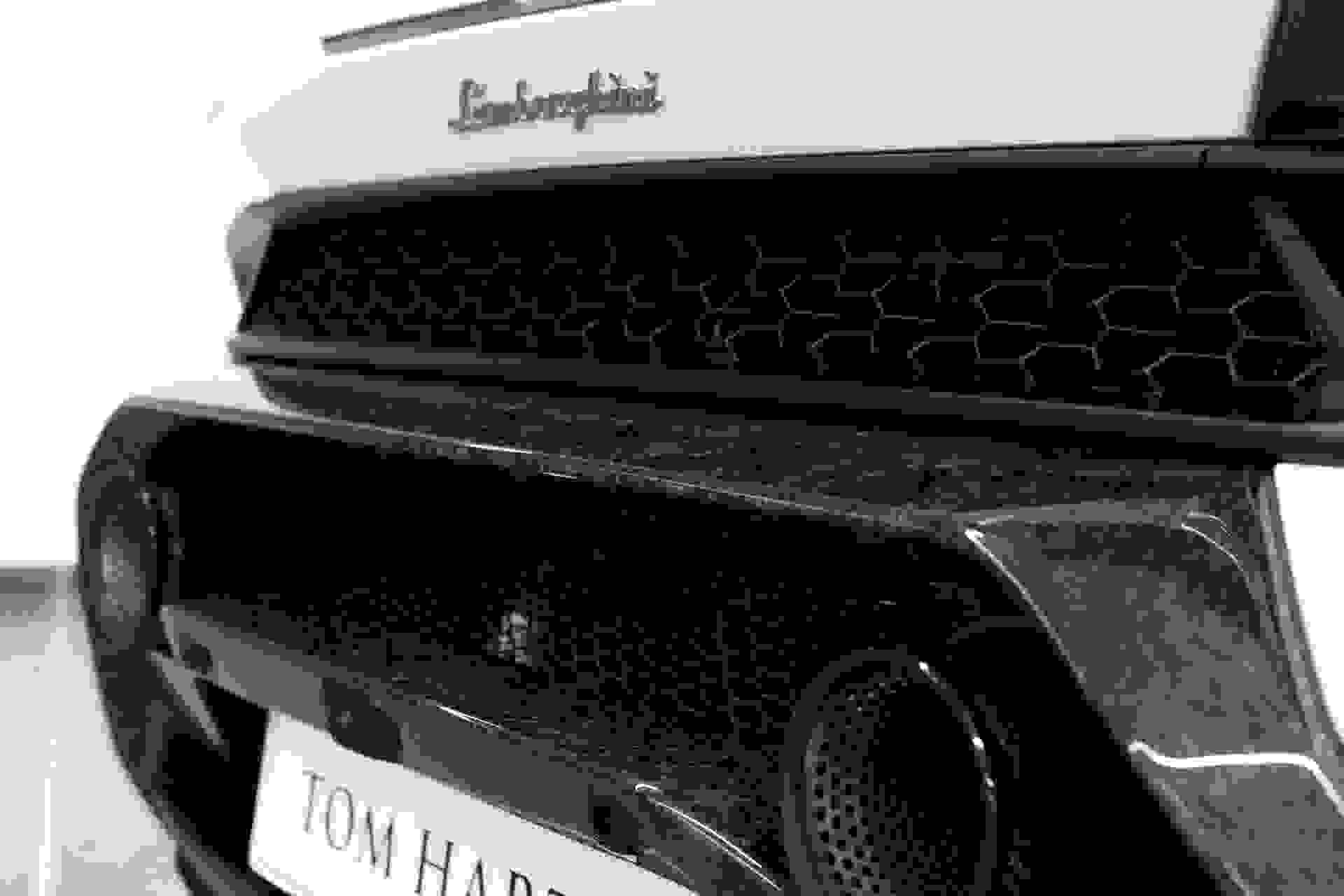 Lamborghini HURACAN Photo 8f949def-aa56-4ba2-ae67-bc3cbe531072.jpg
