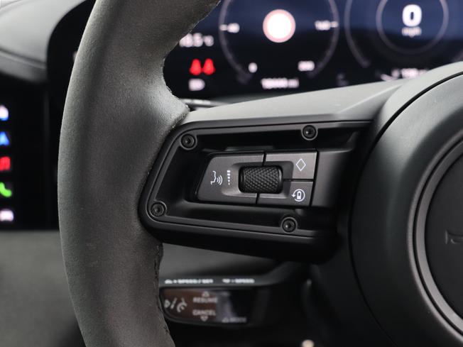 PORSCHE Taycan Photo 20