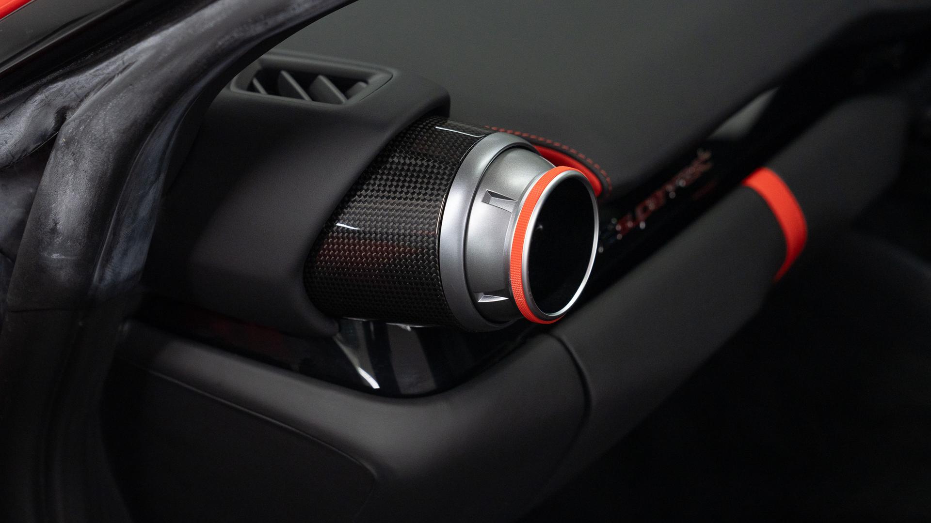 Ferrari 812 Photo 8f9f16bb-f78e-41f4-adb8-c656d79ccecc.jpg