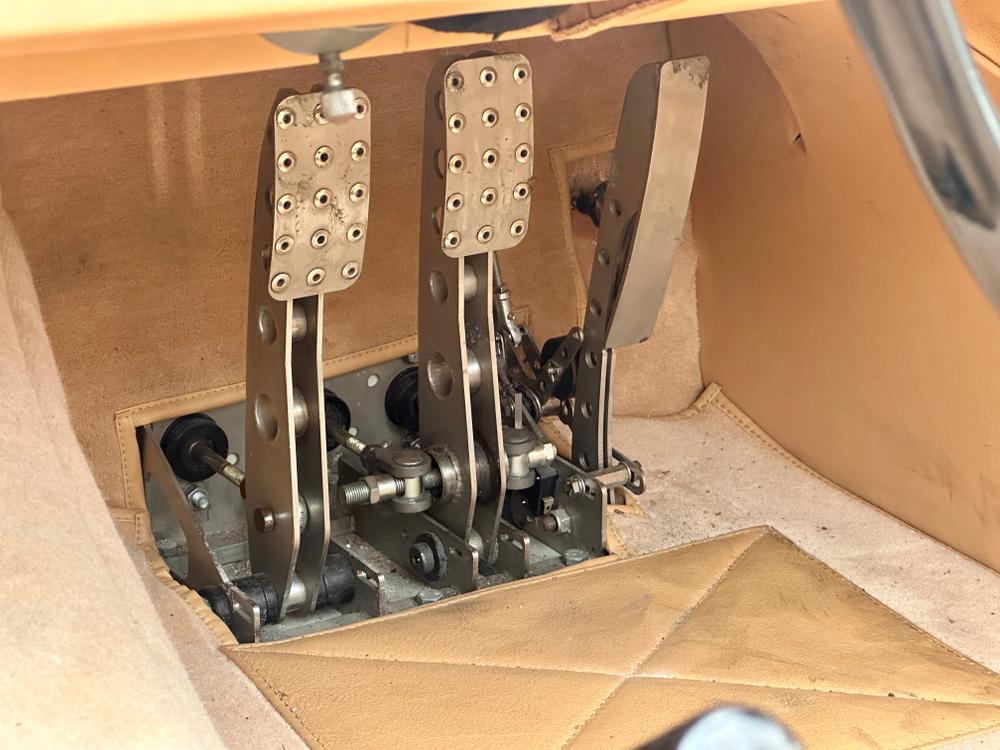 Used Jaguar XK120 1JYU 24